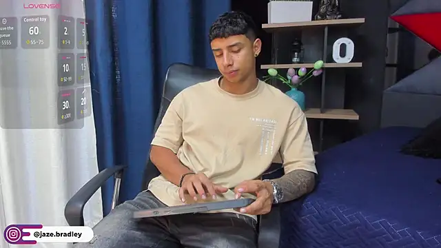 Snapshot of jaze_bradley chatting on October 2025 11:33:02 AM jaze bradley online show from October 2025 11:33:02 AM