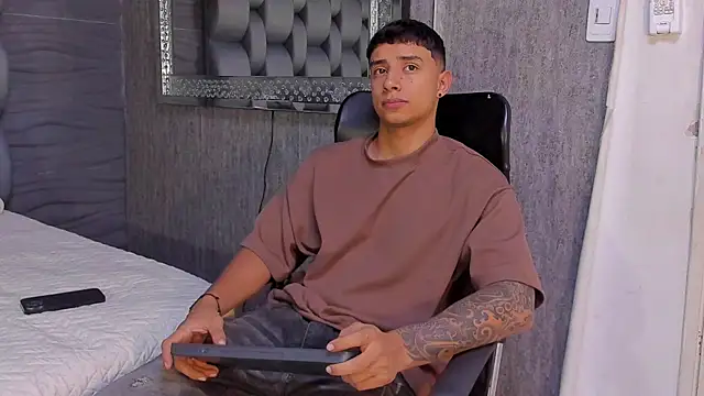 Snapshot of jaze_bradley chatting on November 2025 11:31:02 AM jaze bradley online show from November 2025 11:31:02 AM