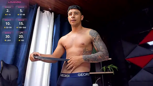 Snapshot of jaze_bradley chatting on November 2025 12:15:02 PM jaze bradley online show from November 2025 12:15:02 PM