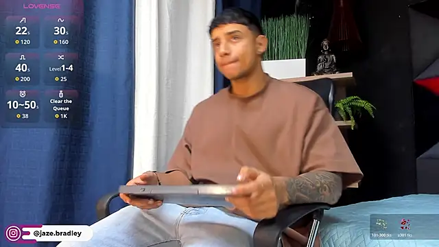 Snapshot of jaze_bradley chatting on November 2025 11:27:01 AM jaze bradley online show from November 2025 11:27:01 AM