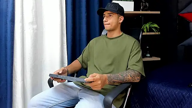 Snapshot of jaze_bradley chatting on November 2025 11:32:02 AM jaze bradley online show from November 2025 11:32:02 AM