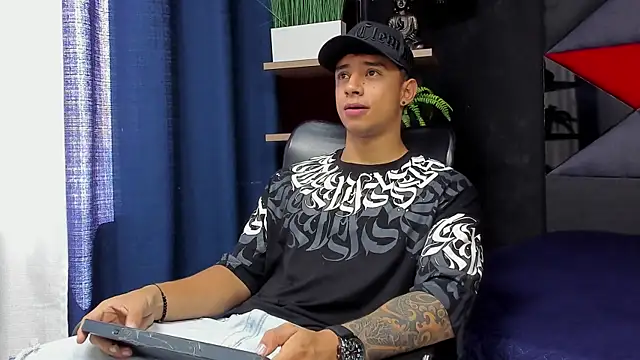 Snapshot of jaze_bradley chatting on November 2025 05:12:02 PM jaze bradley online show from November 2025 05:12:02 PM