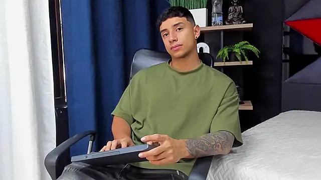 Snapshot of jaze_bradley chatting on November 2025 11:22:01 AM jaze bradley online show from November 2025 11:22:01 AM