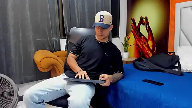 Snapshot of jaze_bradley chatting on November 2025 11:24:01 AM jaze bradley online show from November 2025 11:24:01 AM