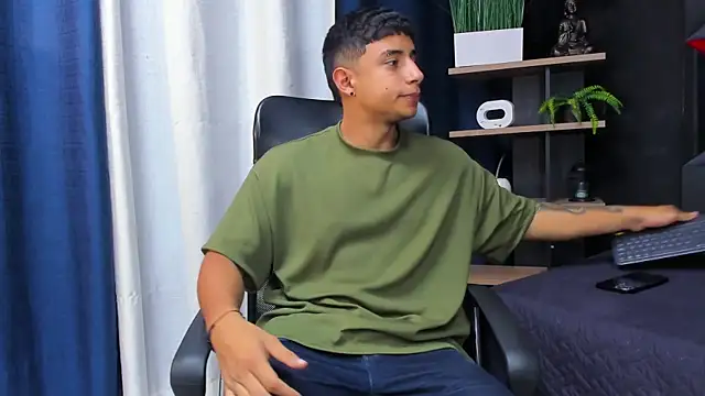 Snapshot of jaze_bradley chatting on December 2025 11:26:02 AM jaze bradley online show from December 2025 11:26:02 AM