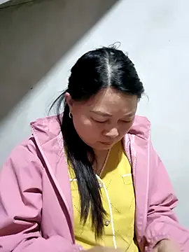 yoowwmr online show from November 2025 11:24:01 PM