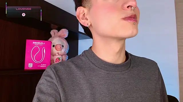 Ezra Storm online show from December 2025 04:42:02 AM