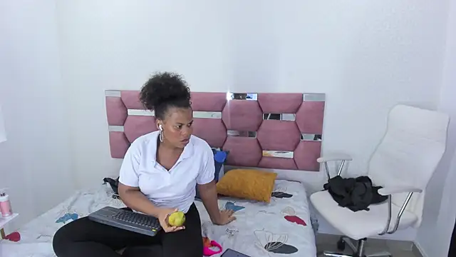 MiiaSmith   online show from November 2025 08:52:02 PM