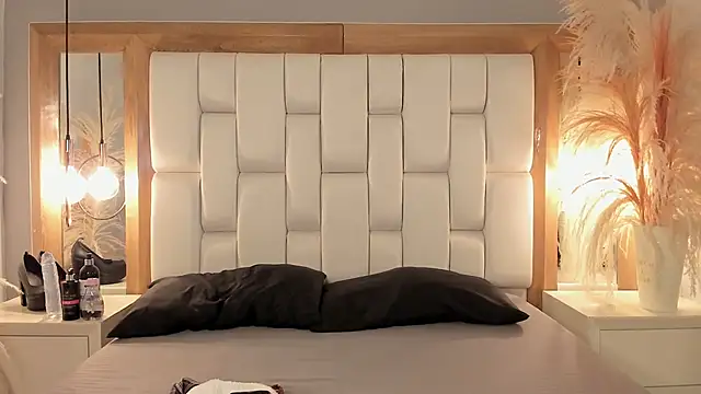 Daphne And Roger online show from September 2025 11:33:02 AM