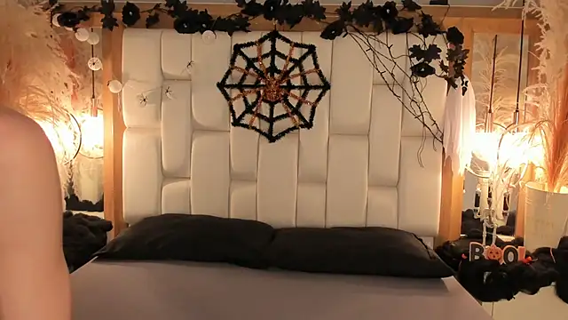 Daphne And Roger online show from October 2025 11:14:02 AM