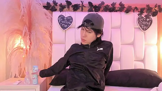 Daphne And Roger online show from April 2026 11:08:01 AM