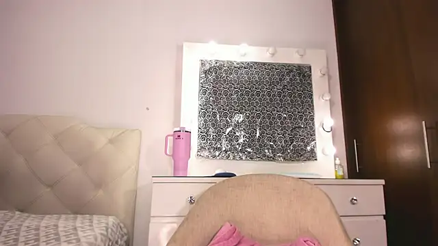 lina quinn online show from July 2026 03:23:01 AM