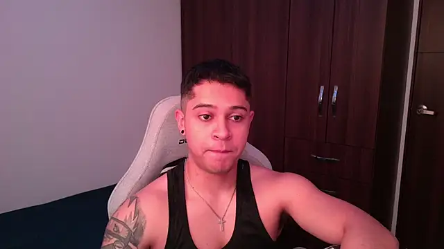 domsantiago  online show from October 2025 05:35:01 PM