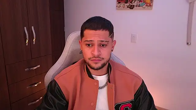 domsantiago  online show from February 2026 03:25:01 AM