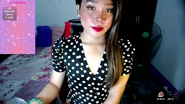 Snapshot of Urassiansweetcummer chatting on October 2025 02:04:01 AM Urassiansweetcummer online show from October 2025 02:04:01 AM