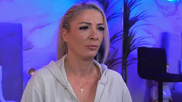 Izabellle02 online show from April 2026 03:33:02 AM