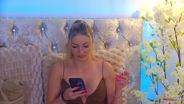 Snapshot of Izabellle02 chatting on June 2026 03:07:01 AM Izabellle02 online show from June 2026 03:07:01 AM