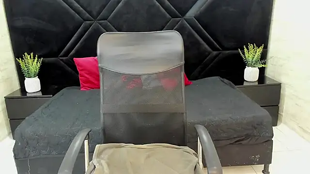 Dantzel  online show from January 2026 06:54:02 PM