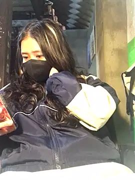 Snapshot of Venessa chatting on March 2026 01:33:02 AM Venessa online show from March 2026 01:33:02 AM