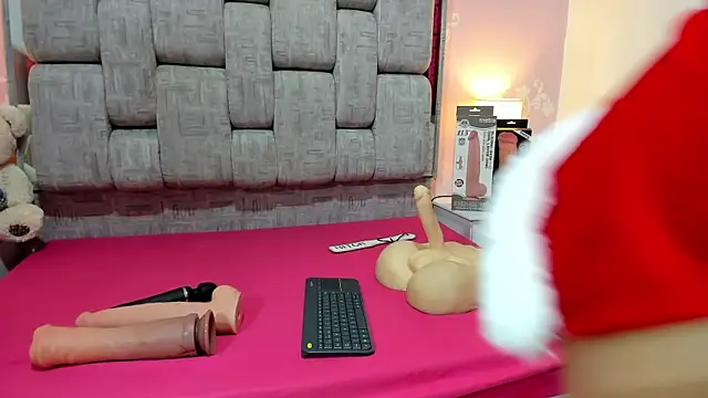 Wonderkloe  online show from December 2025 07:29:02 PM