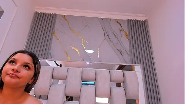 Wonderkloe  online show from April 2026 07:34:01 PM