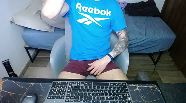 Snapshot of bossking017 chatting on February 2025 06:01:02 PM bossking017 online show from February 2025 06:01:02 PM