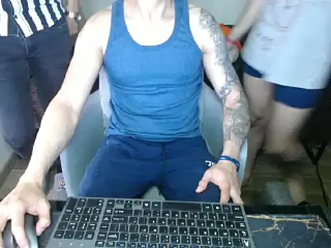 Snapshot of bossking017 chatting on March 2025 09:51:01 PM bossking017 online show from March 2025 09:51:01 PM