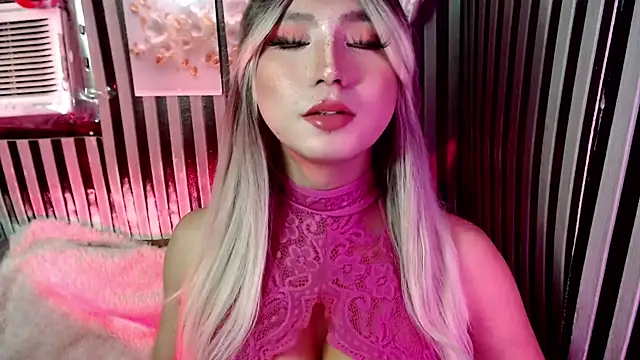 UrhotlucyTS online show from July 2026 06:47:02 AM
