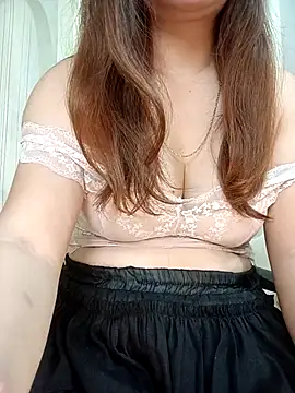 Snapshot of Lam-Di chatting on November 2025 06:07:02 PM Lam-Di online show from November 2025 06:07:02 PM