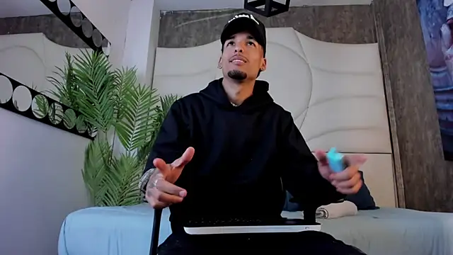 Thiagoferreti online show from October 2025 07:29:02 PM