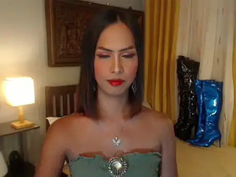 Nathalieheartt online show from October 2025 02:00:02 AM