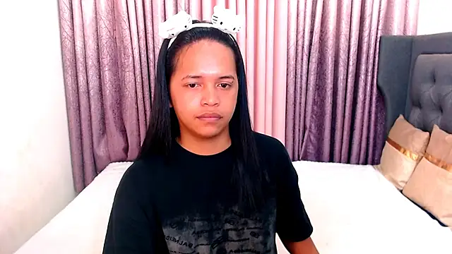 Lorainnelustts online show from October 2025 09:17:02 PM