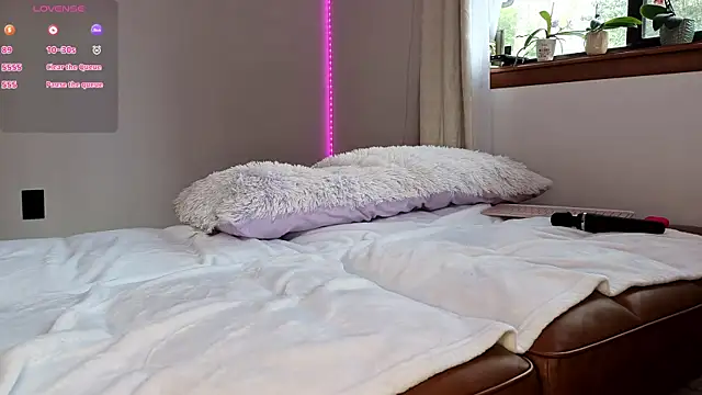 dustbunni0414 online show from April 2026 01:44:01 PM