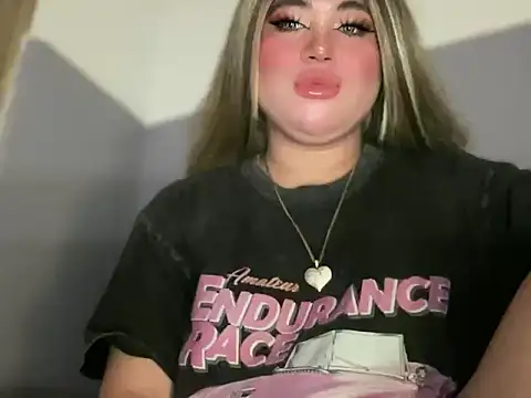 Naughtyrosecum online show from November 2025 05:03:02 PM