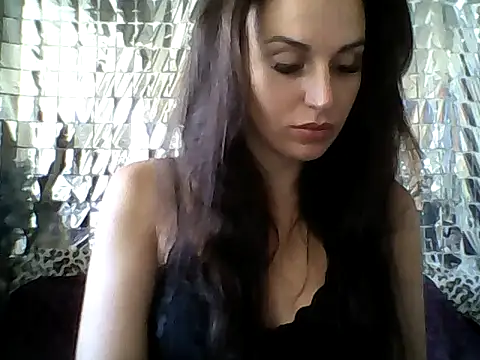 Snapshot of Qinini chatting on September 2025 06:15:02 AM Qinini online show from September 2025 06:15:02 AM