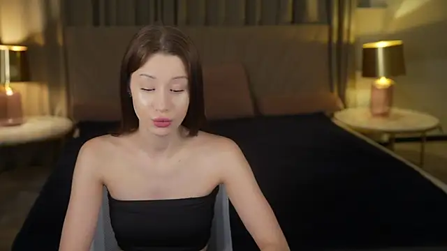 Selena Glow online show from September 2025 06:29:02 PM