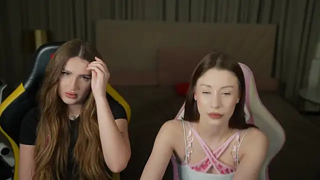 Selena Glow online show from April 2026 06:42:02 PM