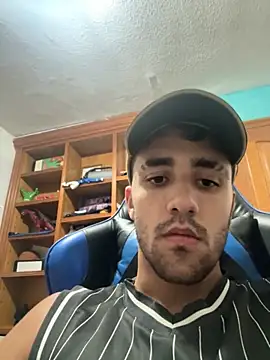 Snapshot of aavrdvh33 chatting on September 2025 10:59:02 PM aavrdvh33 online show from September 2025 10:59:02 PM