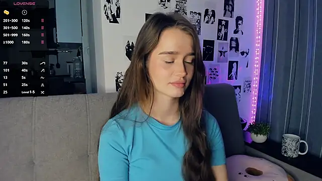 lovelyalivia online show from November 2025 09:55:02 AM