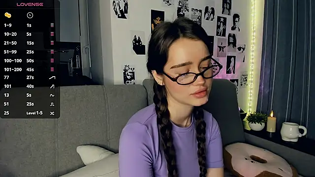 lovelyalivia online show from November 2025 09:35:01 AM