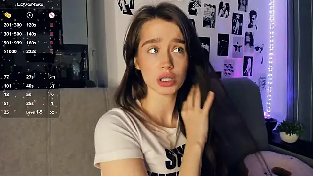 lovelyalivia online show from December 2025 09:06:01 AM