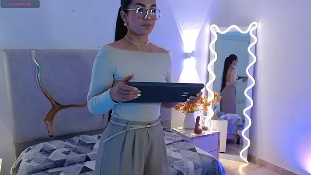 Rosalind tay online show from November 2025 10:58:01 AM