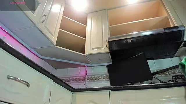 Snapshot of VictoriaPowell chatting on October 2025 12:02:02 PM VictoriaPowell online show from October 2025 12:02:02 PM