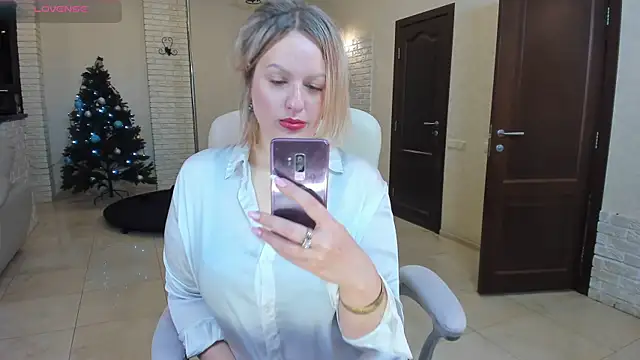 Snapshot of MariemLui chatting on January 2026 10:32:01 AM MariemLui online show from January 2026 10:32:01 AM