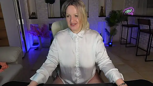 Snapshot of MariemLui chatting on March 2026 04:44:02 PM MariemLui online show from March 2026 04:44:02 PM