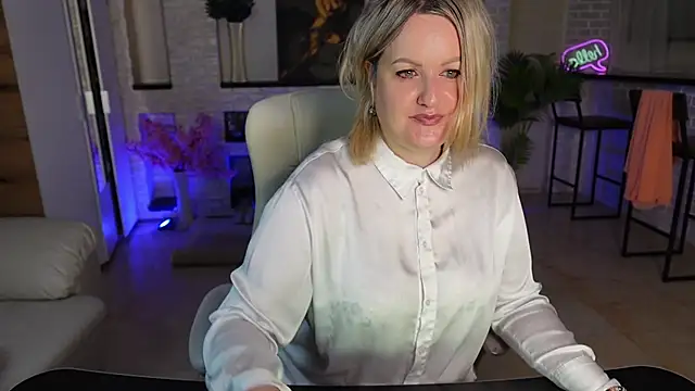 Snapshot of MariemLui chatting on March 2026 02:56:02 PM MariemLui online show from March 2026 02:56:02 PM