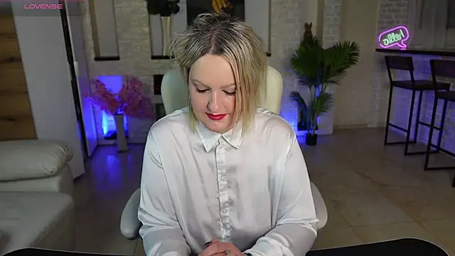 Snapshot of MariemLui chatting on March 2026 03:59:01 PM MariemLui online show from March 2026 03:59:01 PM