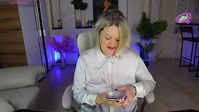 Snapshot of MariemLui chatting on March 2026 03:50:01 PM MariemLui online show from March 2026 03:50:01 PM