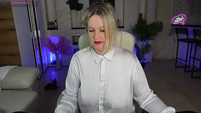 Snapshot of MariemLui chatting on March 2026 04:50:02 PM MariemLui online show from March 2026 04:50:02 PM