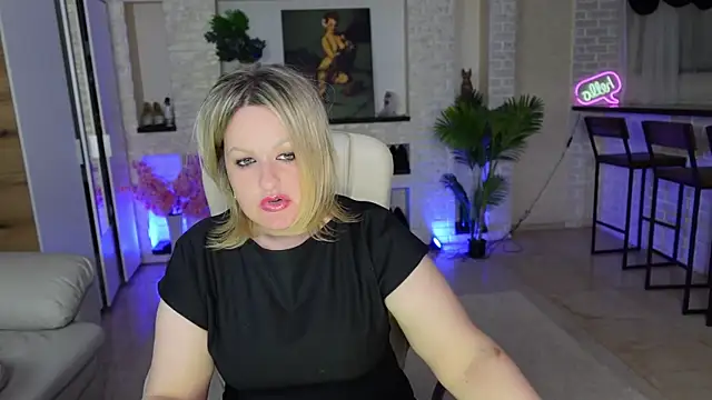 Snapshot of MariemLui chatting on April 2026 03:56:01 PM MariemLui online show from April 2026 03:56:01 PM